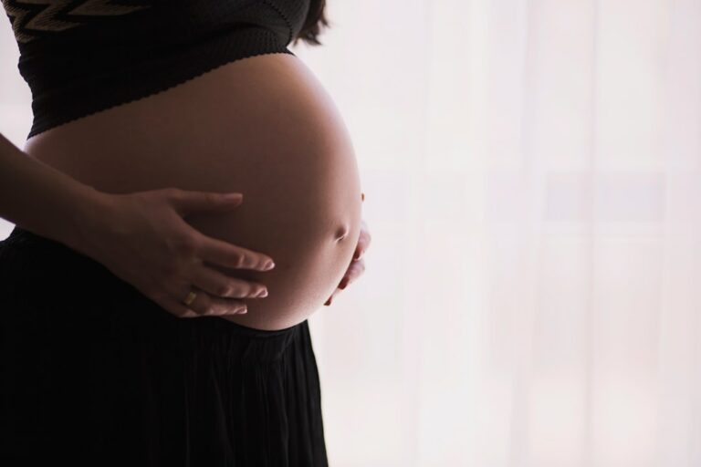 Découvrez comment le retour de congé maternité impacte la rétention des talents féminins et les pratiques à adopter.